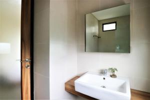 Giường Đôi (Double Bed)
