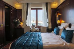 Deluxe Double Room with Lagoon View room in Hotel Bucintoro