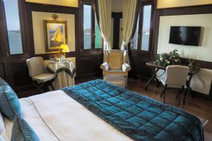 Premium Room with Lagoon View room in Hotel Bucintoro
