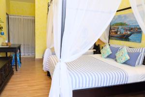 Phòng hướng hồ bơi có 2 giường (Twin Room with Pool View)