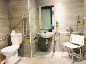 Phòng Giường Đôi - Có thiết kế cho Khách khuyết tật (Double Room - Disability Access)