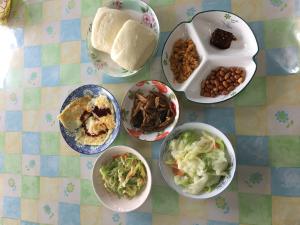 Phòng Giường Đôi Nhìn Ra Núi (Double Room with Mountain View)