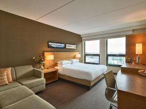 Large King room in Hyatt Place Amsterdam Airport