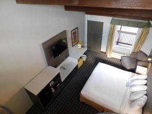 Triple Suite - Non-Smoking room in Days Inn & Suites by Wyndham Downtown Gatlinburg Parkway