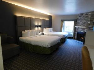 Deluxe Room, 2 Queen Beds, Non Smoking, Fireplace room in Days Inn & Suites by Wyndham Downtown Gatlinburg Parkway