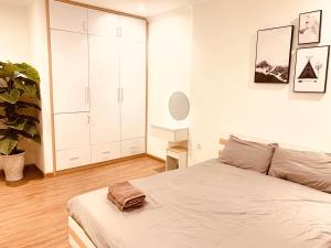 Căn Hộ 3 Phòng Ngủ (Three-Bedroom Apartment)