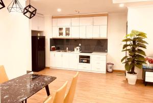 Căn Hộ 3 Phòng Ngủ (Three-Bedroom Apartment)