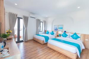 Phòng 4 Người Có Ban Công (Quadruple Room with Balcony)