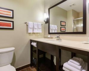 Queen Suite with Two Queen Beds - Disability Access room in Comfort Suites near Westchase on Beltway 8