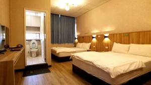 Phòng 4 Người Có Phòng Tắm (Quadruple Room with Bathroom)