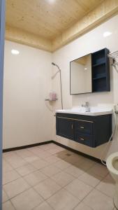 Phòng Giường Đôi Có Phòng Tắm Riêng (Double Room with Private Bathroom)
