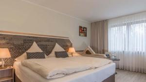 Deluxe Double or Twin Room with Garden View room in Hotel am Schlosspark