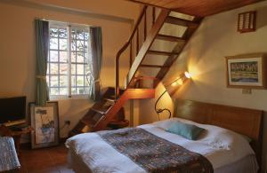 Phòng Giường Đôi/ 2 Giường Đơn với Phòng tắm Riêng Bên Ngoài (Double or Twin Room with Private External Bathroom)
