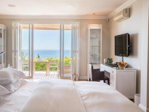 Deluxe King Room with Sea View room in Compass House Boutique Hotel