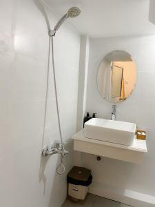 Phòng Tiêu Chuẩn Giường Lớn (Standard King Room)