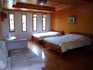 Phòng Bốn Người Có Phòng Tắm Riêng (Quadruple Room with Private Bathroom)