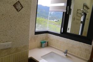 Phòng 4 Người Có Bồn Tắm (Quadruple Room with Bath)