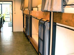Giường Trong Phòng Ngủ Tập Thể 10 Giường Cho Cả Nam Lẫn Nữ (Bed in 10-Bed Mixed Dormitory Room)