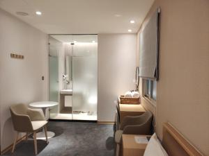 Phòng 4 Người kiểu Nhật Bản (Japanese-Style Quadruple Room)