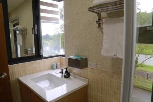 Phòng Tiêu Chuẩn Giường Đôi/2 Giường Đơn Có Ban Công (Standard Double or Twin Room with Balcony)