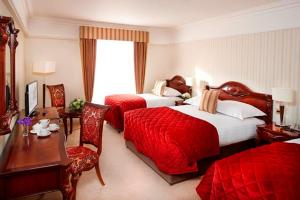 Deluxe Family Room room in Red Cow Moran Hotel