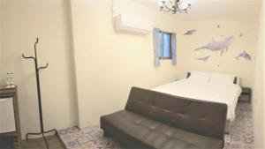 Phòng Giường Đôi Có Giường Phụ (Double Room with Extra Bed)