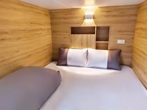 Giường Tầng Trong Phòng Ngủ Tập Thể Cho Nam Và Nữ (Bunk Bed in Mixed Dormitory Room)