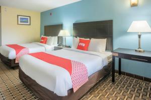 Queen Room with Two Queen Beds room in OYO Hotel Knoxville TN Cedar Bluff I-40