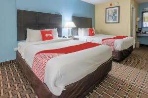 Quadruple Room with Private External Bathroom room in OYO Hotel Knoxville TN Cedar Bluff I-40