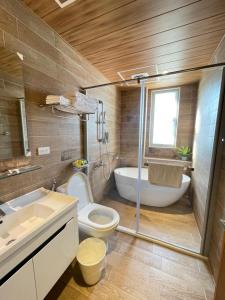 Phòng 4 người Nhìn ra cảnh Núi non (Quadruple Room with Mountain View)