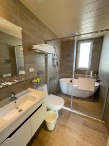 Phòng Deluxe 4 Người (Deluxe Quadruple Room)