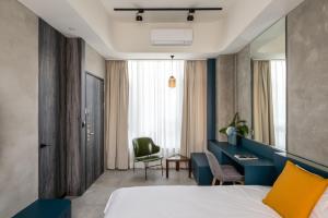 Phòng Superior giường đôi có ban công (Superior Double Room with Balcony)