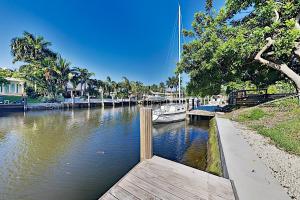 Waterfront Hideaway with Heated Pool, Dock & Garage home in Pompano Beach