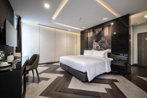 Phòng Loại Sang Giường Lớn (Deluxe King Room)