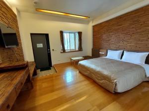 Phòng Giường Đôi Nhìn Ra Núi (Double Room with Mountain View)
