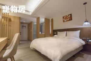Pet-Friendly Queen Room