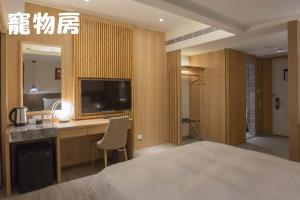 Pet-Friendly Queen Room