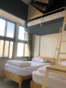 Phòng 3 người với Phòng tắm Chung (Triple Room with Shared Bathroom)