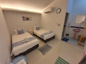 Phòng 2 giường có phòng tắm riêng (Twin Room with Private Bathroom)