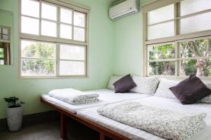 Phòng 4 Người Có Phòng Tắm Chung (Quadruple Room with Shared Bathroom)