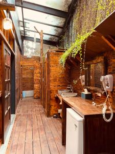 Phòng giường đôi hoặc 2 giường có phòng tắm chung (Double or Twin with Shared Bathroom)