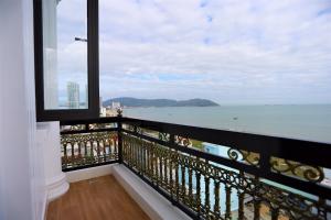 Phòng Tiêu Chuẩn Hướng Biển Giường Đôi Có Ban Công (Standard Double Sea View Balcony)