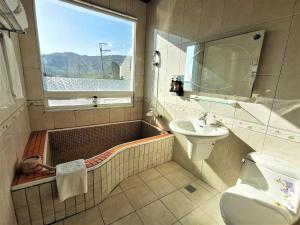 Phòng Deluxe Giường Đôi Có Bồn Tắm (Deluxe Double Room with Bath)