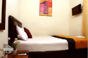 Phòng Giường Đôi Có Phòng Tắm Riêng (Double Room with Private Bathroom)