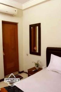 Phòng Giường Đôi Có Phòng Tắm Riêng (Double Room with Private Bathroom)