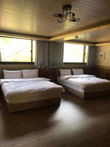 Phòng Deluxe 4 Người (Deluxe Quadruple Room)
