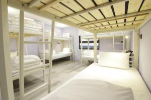 Phòng Ngủ Tập Thể 8 Giường Dành Cho Nữ (8-Bed Female Dormitory Room)