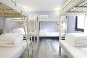 Phòng Tập Thể Nam 8 Giường (8-Bed Male Dormitory Room)