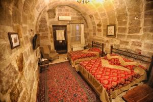 Deluxe Triple Room room in Travellers Cave Pension
