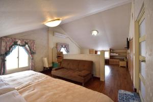 Phòng gia đình với phòng tắm riêng. (Family Room with Private Bathroom)